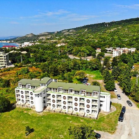 Saint George Hotel 1 Baltsjik Eksteriør bilde